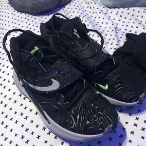 Nike Black and Green Sneakers with Mesh Upper and Cushioned Sole